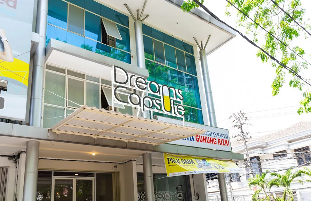 RedDoorz Hostel @ DI Panjaitan Simpang Lima-1